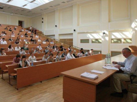 Минобрнауки не исключает продления сроков приема в вузы для беженцев