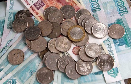 Зарплаты сотрудников образовательных учреждений будут повышать поэтапно