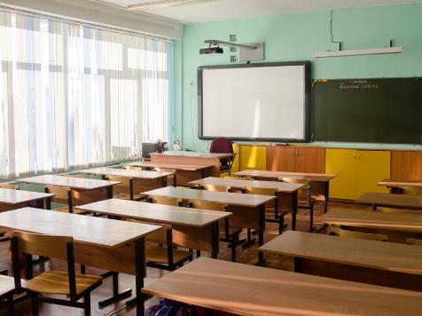 В школах Петербурга сняли большинство ограничений по COVID-19
