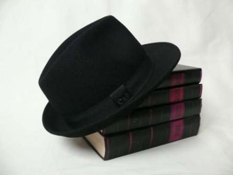 Не поздоровался с педагогом — вон из университета?