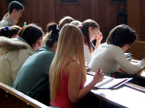 Вузам запретят наживаться на студентах