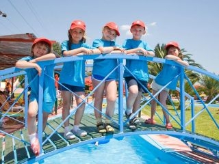 В Смольном подготовили около 1,2 млрд рублей на летний отдых детей