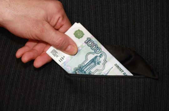 Доцента вуза приговорили к штрафу в 100 тысяч рублей за взятки