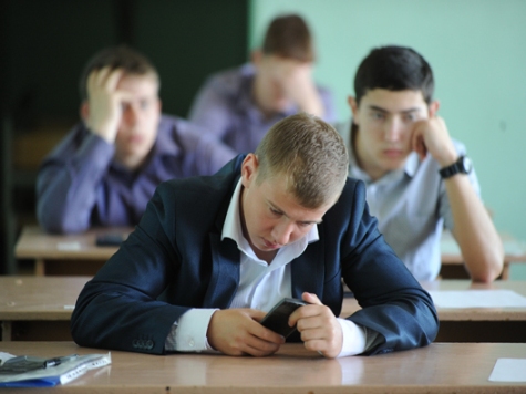 Школьники будут сдавать ЕГЭ на камеру
