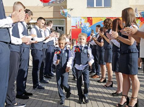 В новом учебном году школы изменят формат линеек на 1 сентября