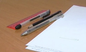 ЕГЭ-2012: мобильники заглушат, над сдающими поставят контролеров
